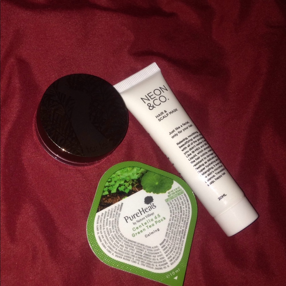 makeup bag and travel size makeup